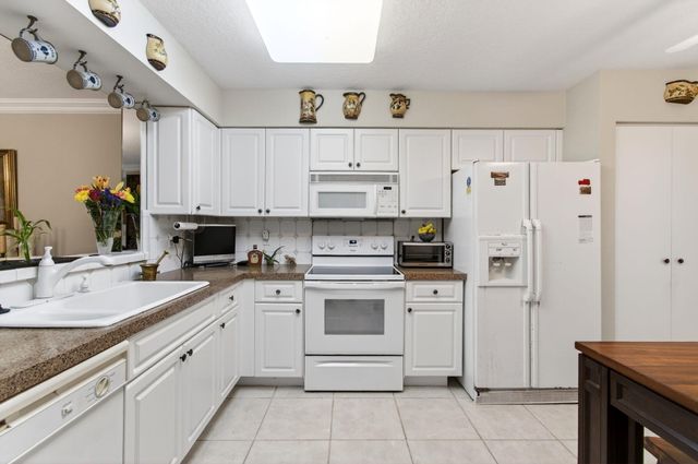 5952 Regal Glen Drive 104, Boynton Beach, FL 33437