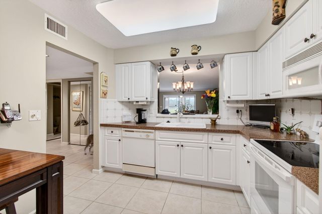 5952 Regal Glen Drive 104, Boynton Beach, FL 33437