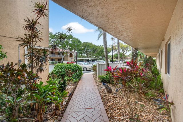 5952 Regal Glen Drive 104, Boynton Beach, FL 33437
