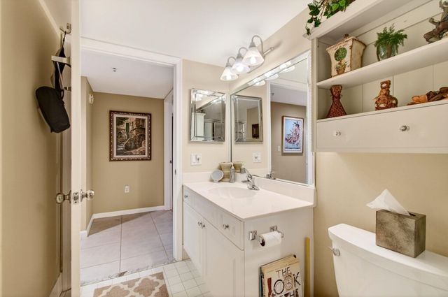 5952 Regal Glen Drive 104, Boynton Beach, FL 33437