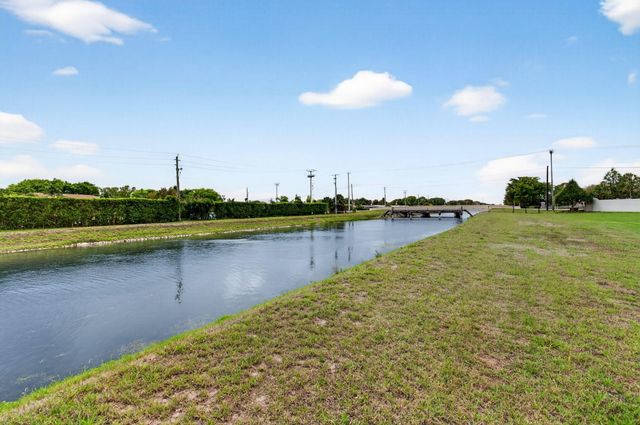 5952 Regal Glen Drive 104, Boynton Beach, FL 33437