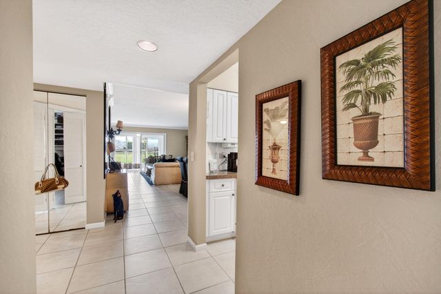 5952 Regal Glen Drive 104, Boynton Beach, FL 33437