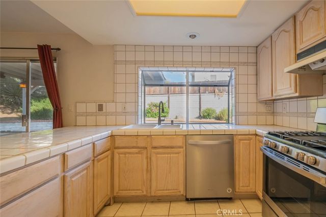28043 Woodstock Avenue, Castaic, CA 91384