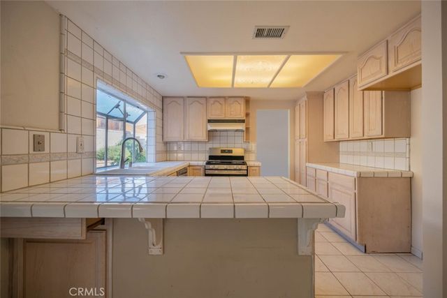 28043 Woodstock Avenue, Castaic, CA 91384