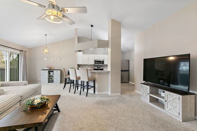 2611 Stanton Circle, Lake In The Hills, IL 60156