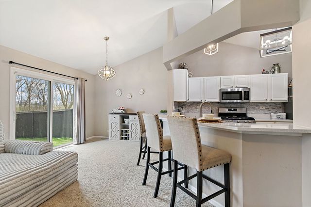 2611 Stanton Circle, Lake In The Hills, IL 60156