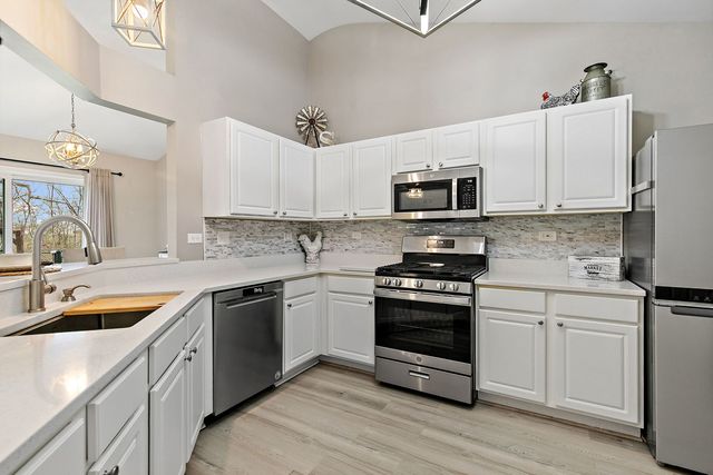 2611 Stanton Circle, Lake In The Hills, IL 60156