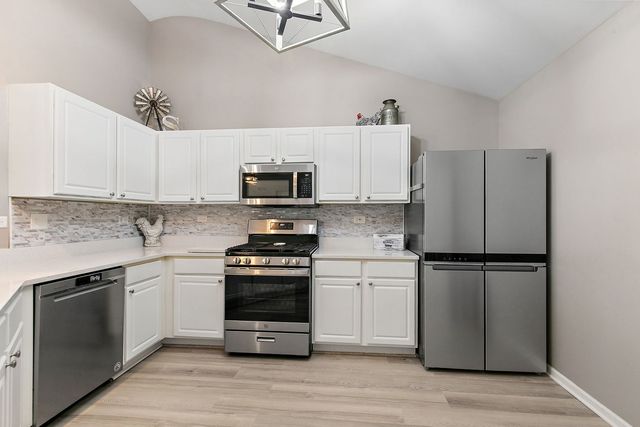 2611 Stanton Circle, Lake In The Hills, IL 60156