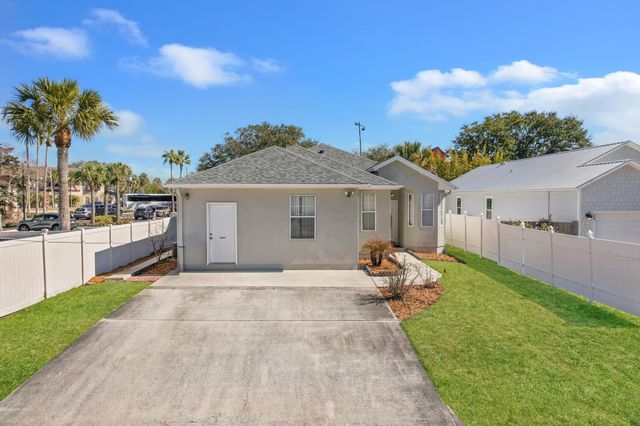 16 S Comares Ave, St Augustine, FL 32080