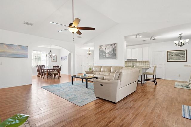 16 S Comares Ave, St Augustine, FL 32080