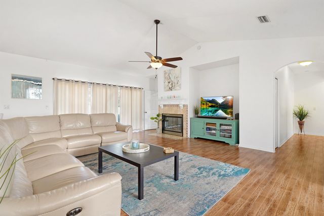 16 S Comares Ave, St Augustine, FL 32080