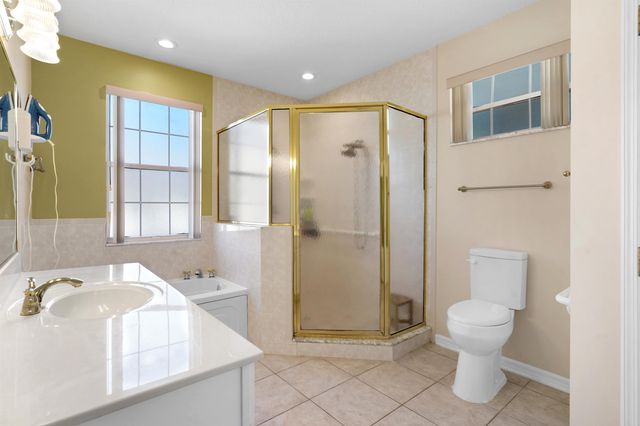 16 S Comares Ave, St Augustine, FL 32080