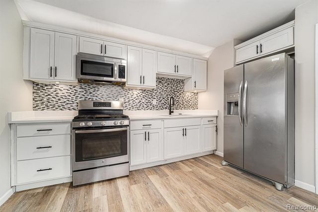 20233 Pinecrest Street, Taylor, MI 48180