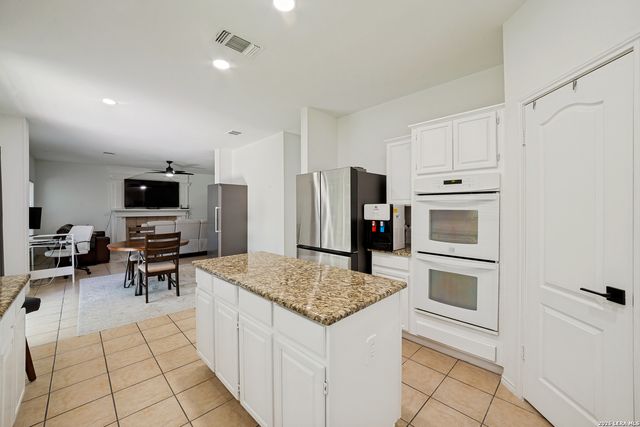 14642 Triple Crown Ln, San Antonio, TX 78248