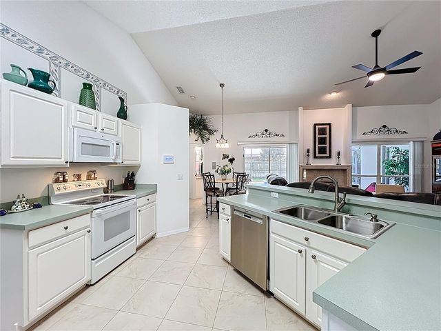 1918 SMOKETREE CIRCLE, Apopka, FL 32712