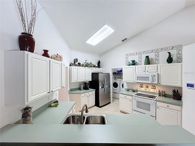 1918 SMOKETREE CIRCLE, Apopka, FL 32712