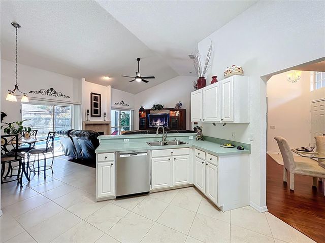 1918 SMOKETREE CIRCLE, Apopka, FL 32712