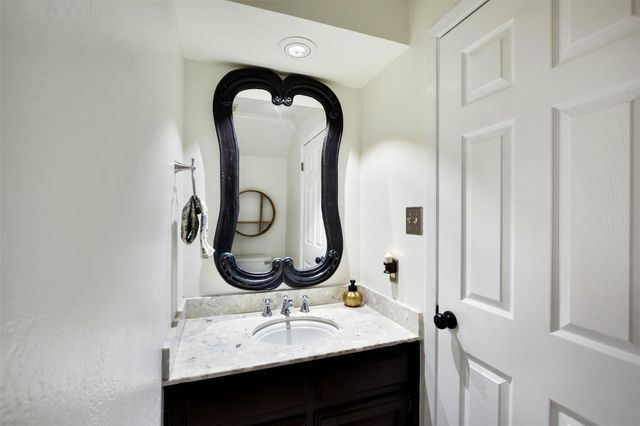 2204 Walsh DR, Round Rock, TX 78681