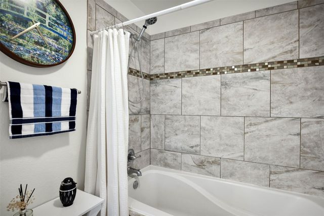 2204 Walsh DR, Round Rock, TX 78681