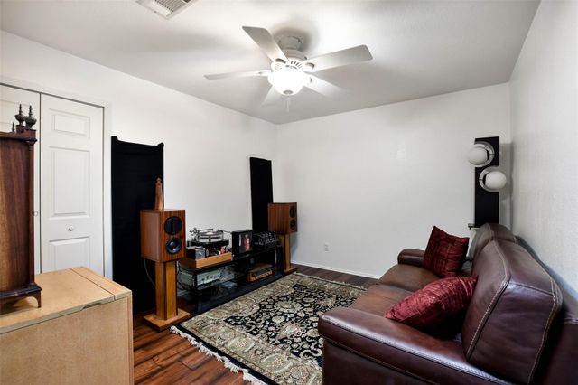 2204 Walsh DR, Round Rock, TX 78681