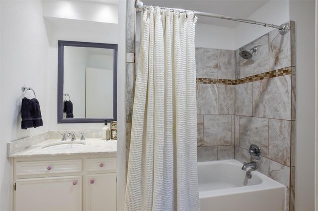 2204 Walsh DR, Round Rock, TX 78681