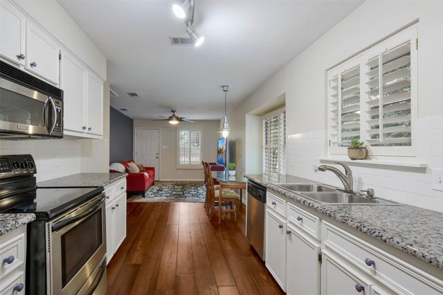 2204 Walsh DR, Round Rock, TX 78681