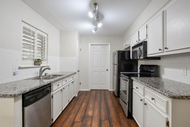 2204 Walsh DR, Round Rock, TX 78681