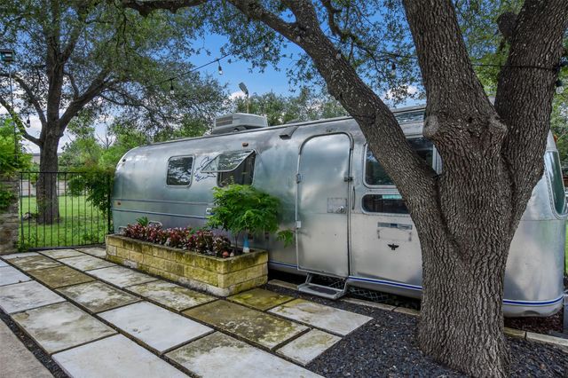 2204 Walsh DR, Round Rock, TX 78681