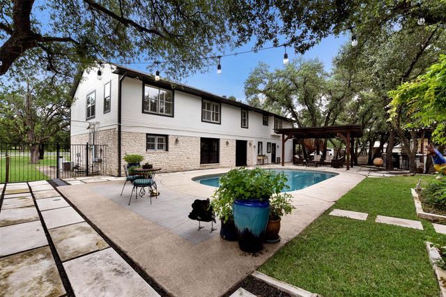 2204 Walsh DR, Round Rock, TX 78681