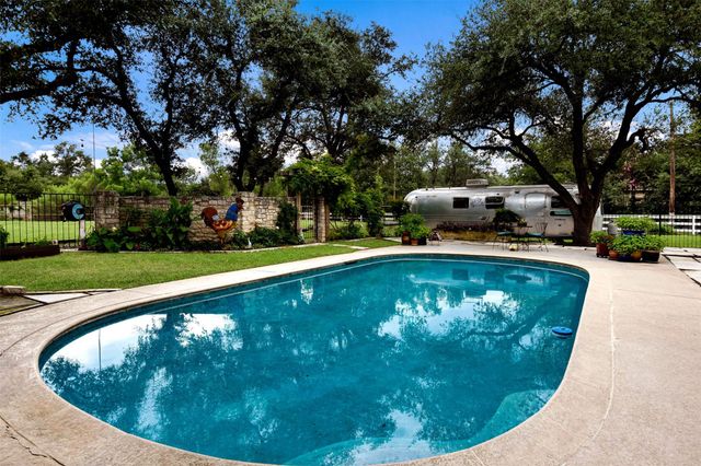 2204 Walsh DR, Round Rock, TX 78681