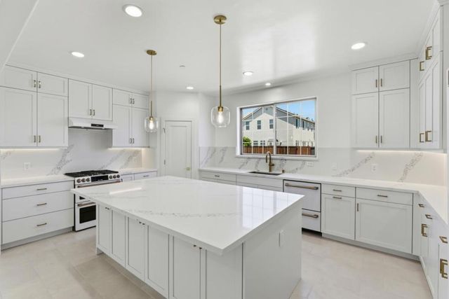 1007 Amore Street, Hollister, CA 95023