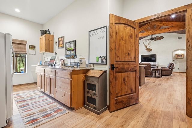 3724 Ranch Road 3347, Round Mountain, TX 78663