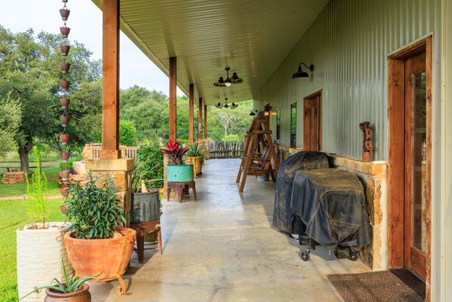 3724 Ranch Road 3347, Round Mountain, TX 78663