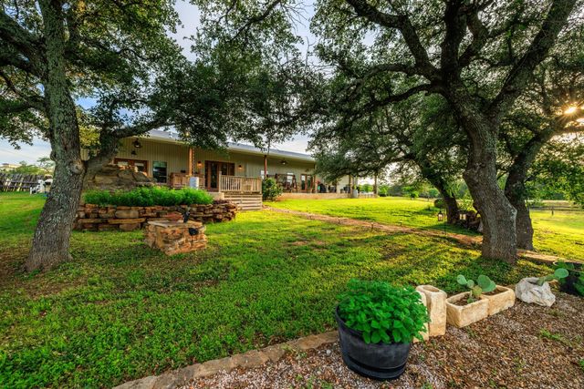 3724 Ranch Road 3347, Round Mountain, TX 78663