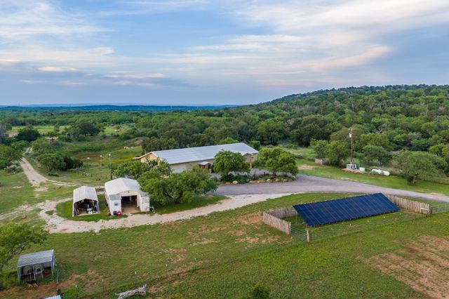 3724 Ranch Road 3347, Round Mountain, TX 78663