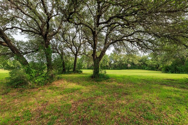 3724 Ranch Road 3347, Round Mountain, TX 78663