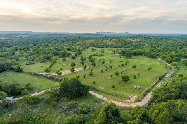 3724 Ranch Road 3347, Round Mountain, TX 78663