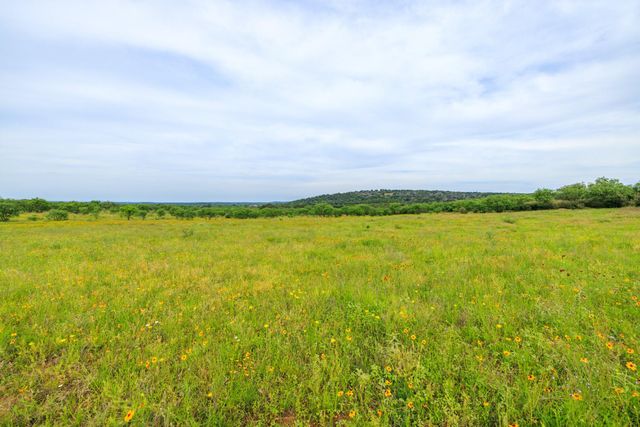 3724 Ranch Road 3347, Round Mountain, TX 78663