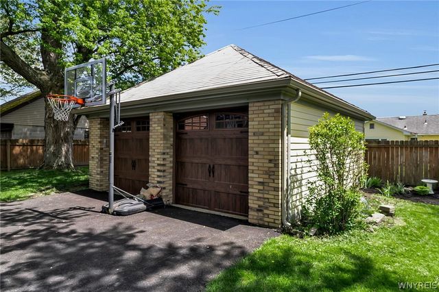 21 Briarcliff Road, Cheektowaga, NY 14225