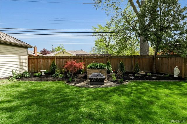 21 Briarcliff Road, Cheektowaga, NY 14225