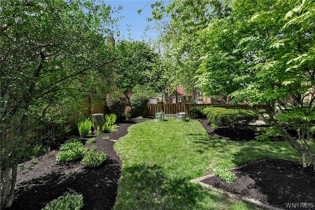 21 Briarcliff Road, Cheektowaga, NY 14225