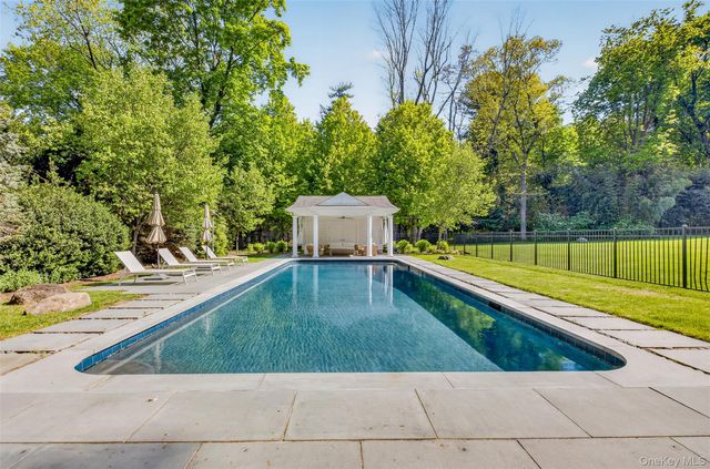14 Ormond Park Road, Glen Head, NY 11545