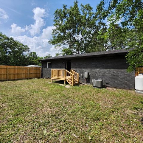 202 E Huggins Street, Manning, SC 29102
