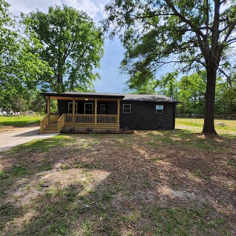 202 E Huggins Street, Manning, SC 29102