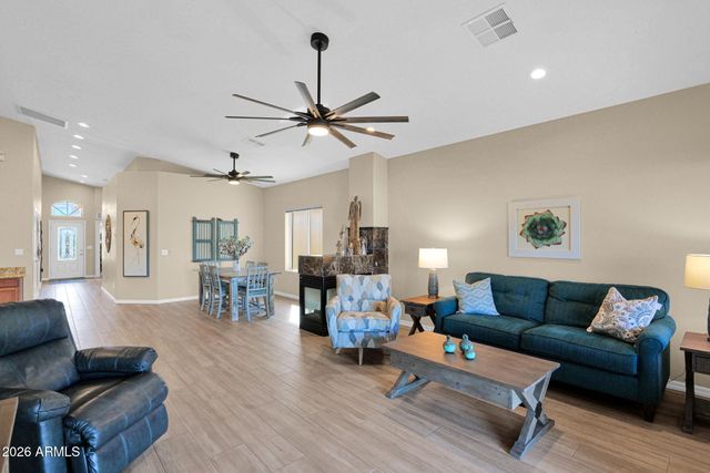 1334 W SEASHORE Drive, Gilbert, AZ 85233