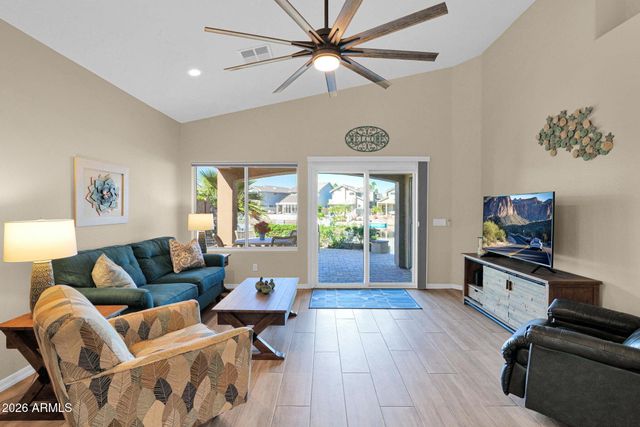 1334 W SEASHORE Drive, Gilbert, AZ 85233