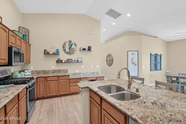 1334 W SEASHORE Drive, Gilbert, AZ 85233