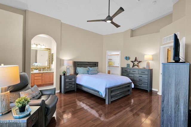 1334 W SEASHORE Drive, Gilbert, AZ 85233