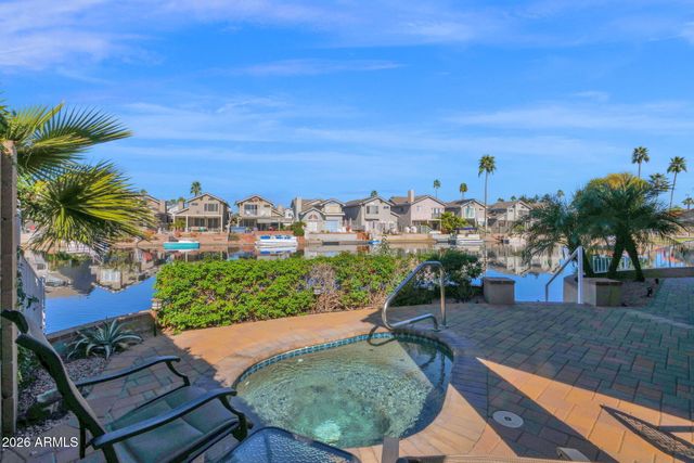 1334 W SEASHORE Drive, Gilbert, AZ 85233