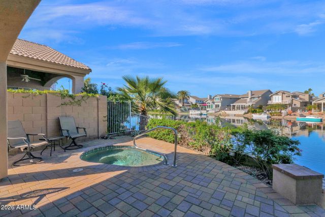 1334 W SEASHORE Drive, Gilbert, AZ 85233